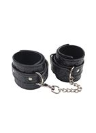 Черные оковы на карабине Be good Ankle Cuffs