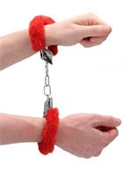 Пушистые красные наручники Begginer's Furry Handcuffs