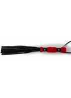Многохвостовый черный флогер с красной ручкой (44 см)