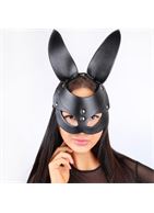 Черная маска с удлиненными ушками и заклепками