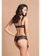 Красивый бюстгальтер из эластичного кружевного полотна