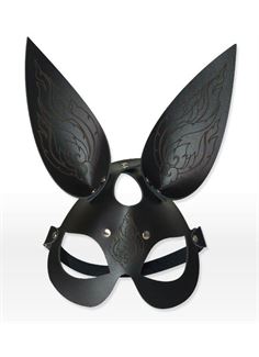 Чёрная кожаная маска с с узором на длинных ушках