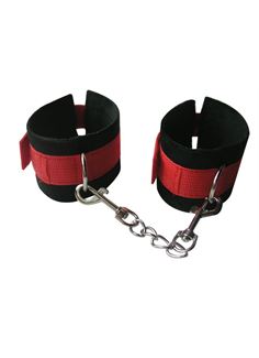 Черно-красные наручники из текстиля с цепочкой на карабине