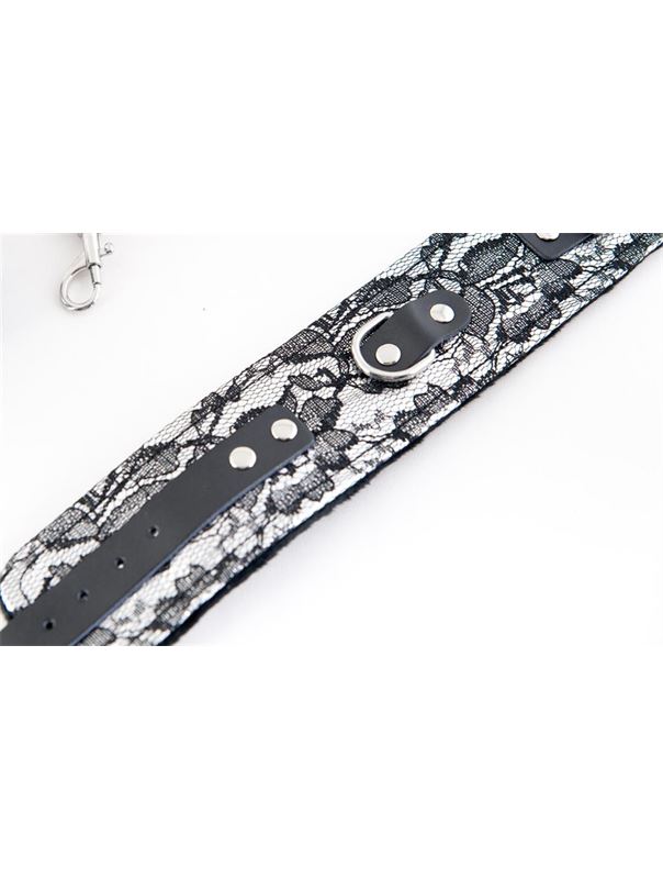 Серебристый кружевной бондажный комплект