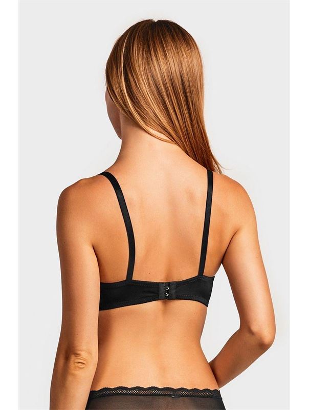 Бюстгальтер с формованными чашками на поролоне