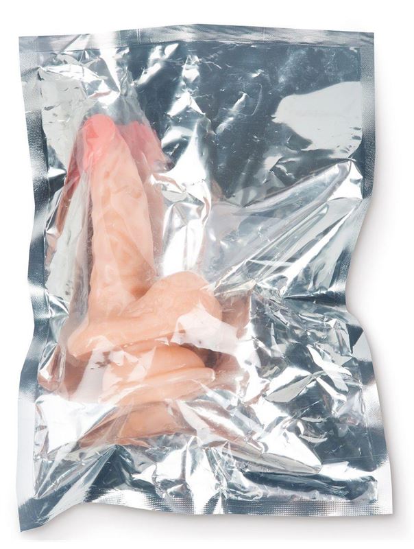 Телесный фаллоимитатор с крупной мошонкой (17 см)