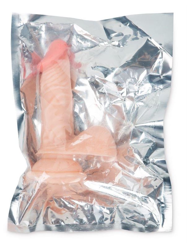 Телесный фаллоимитатор с присоской (17 см)