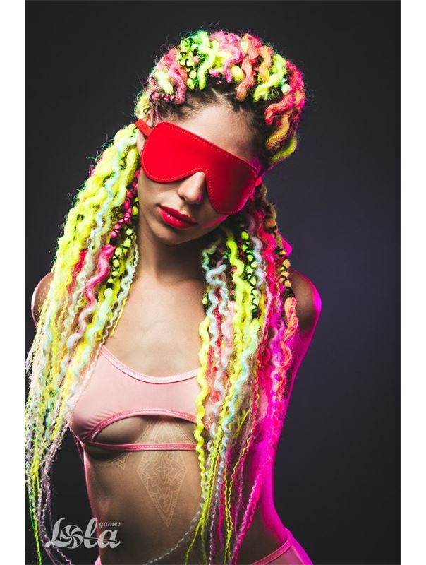 Красная маска Shy