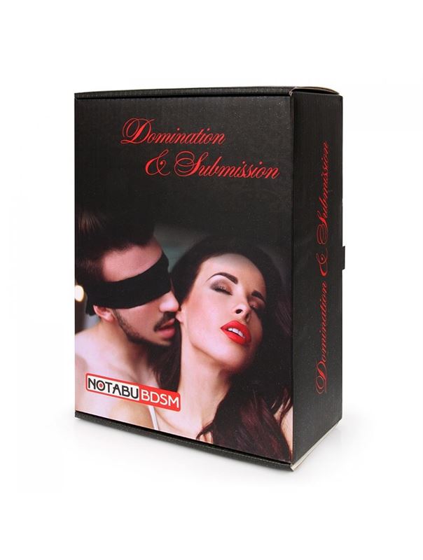 Черная маска с ушками и заклепками