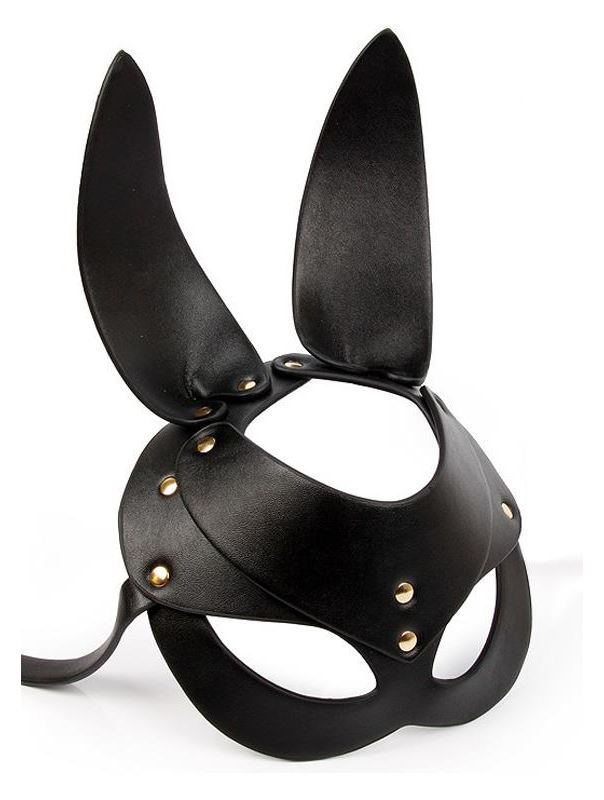 Черная маска с удлиненными ушками и заклепками