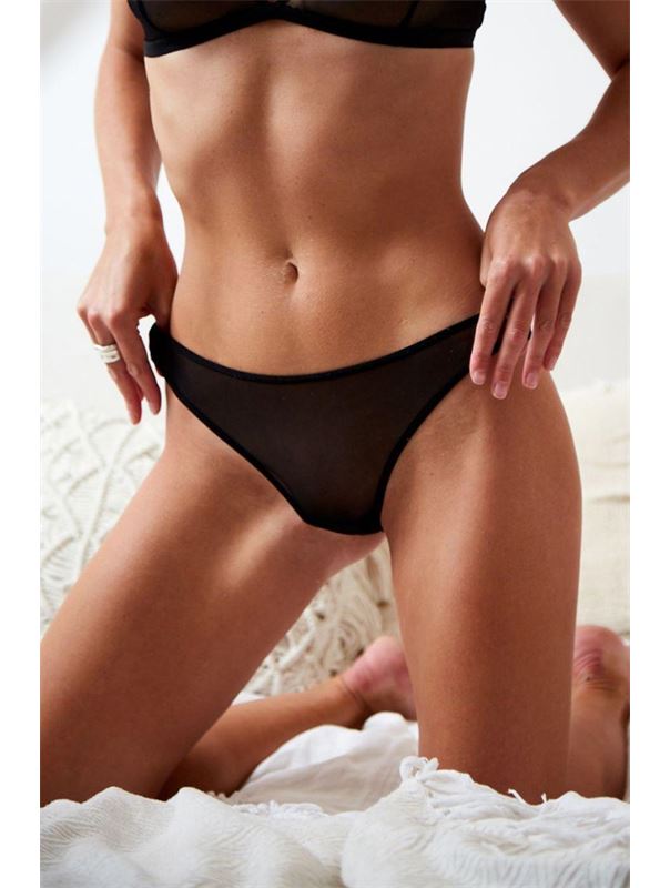 Полупрозрачные трусики-слипы из сетки