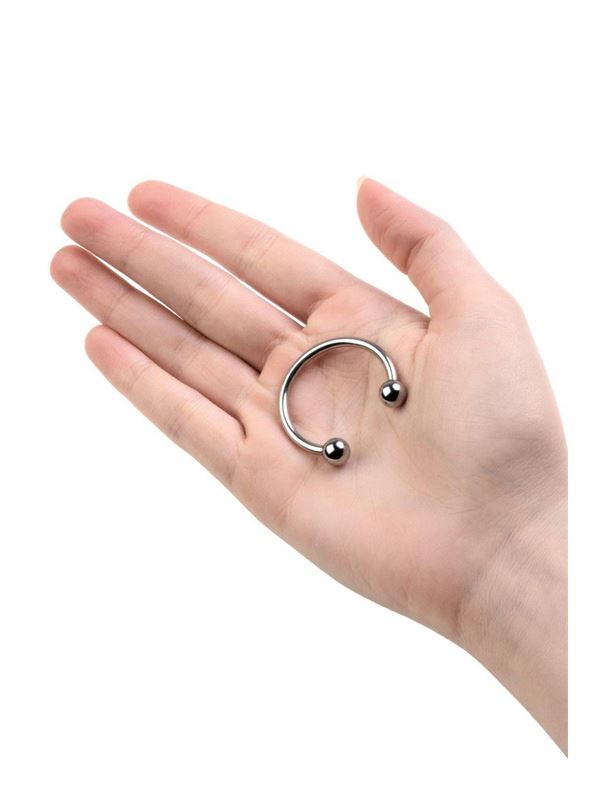 Серебристая подкова на головку пениса