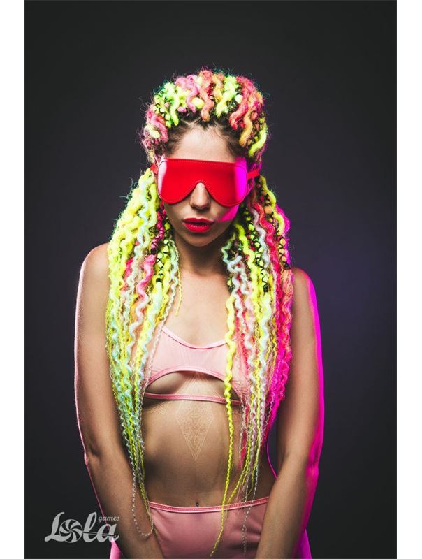 Красная маска Shy