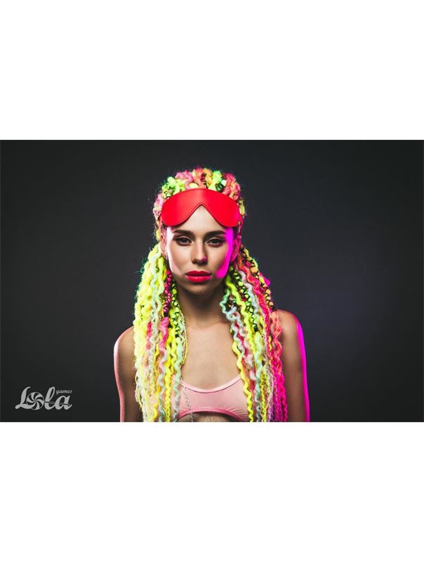 Красная маска Shy