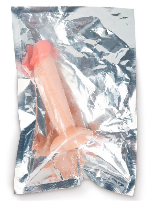 Телесный фаллоимитатор без мошонки на присоске (17 см)