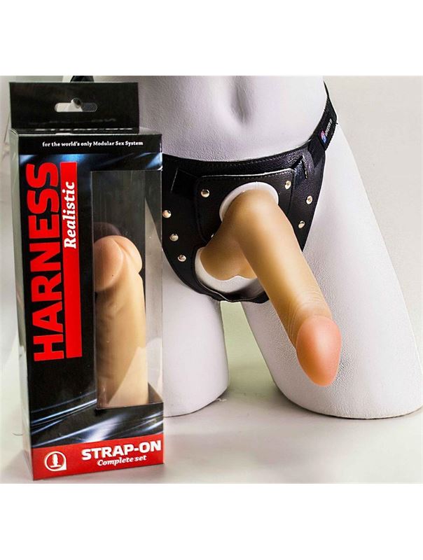 Реалистичный фаллоимитатор на трусиках с плугом (18,5 см)