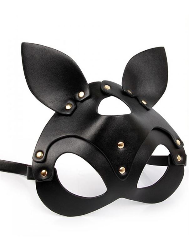 Черная маска с ушками и заклепками
