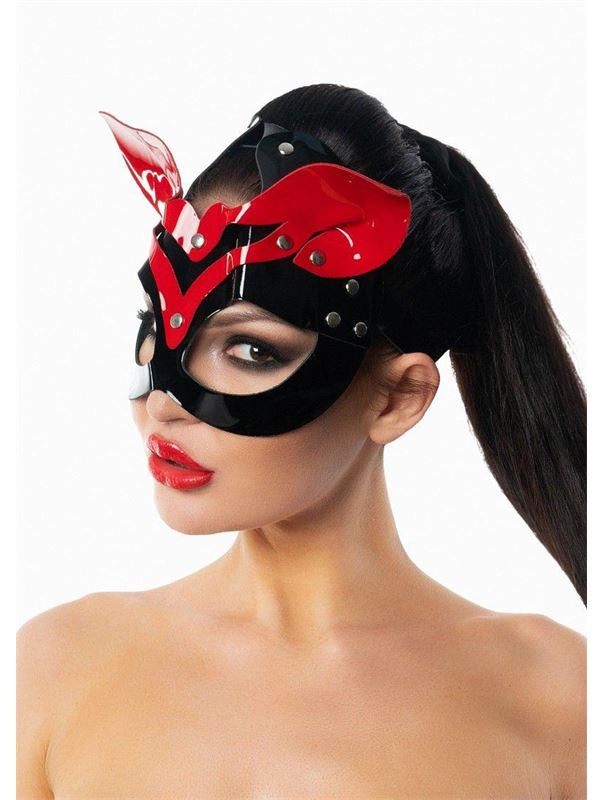 Черно-красная лакированная маска кошки с ушками