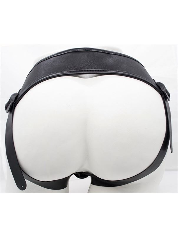 Реалистичный фаллоимитатор на трусиках с плугом (18,5 см)