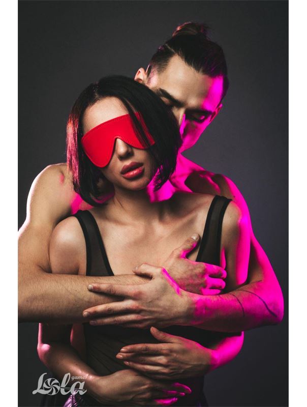 Красная маска Shy