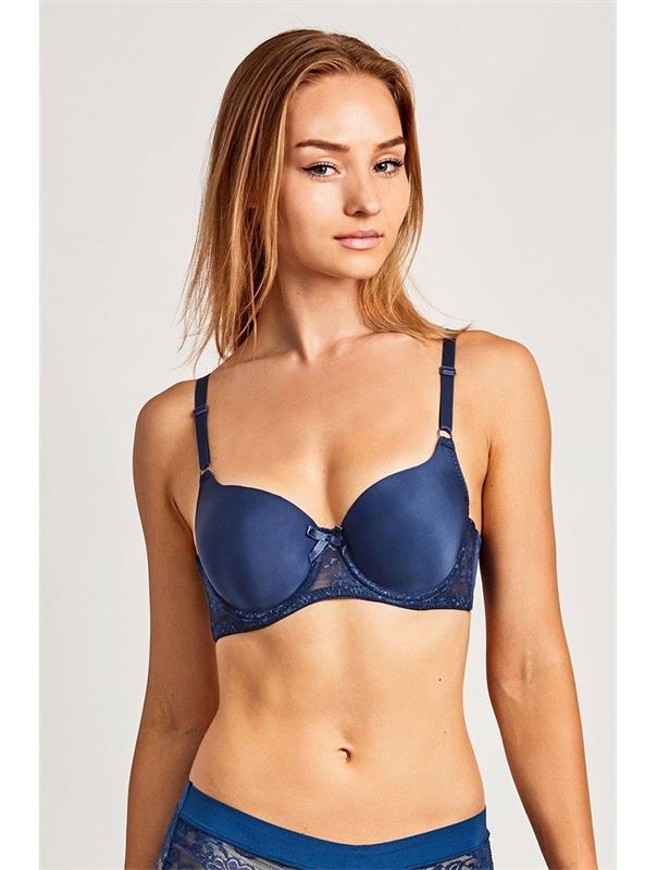 Бюстгальтер с формованными чашками на поролоне